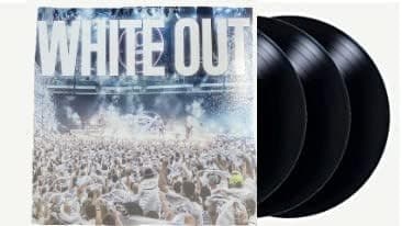 Triple Live - Exclusive Limited Edition Black Colored Vinyl 3LP w/ White Out Cover por Garth Brooks — capa do álbum