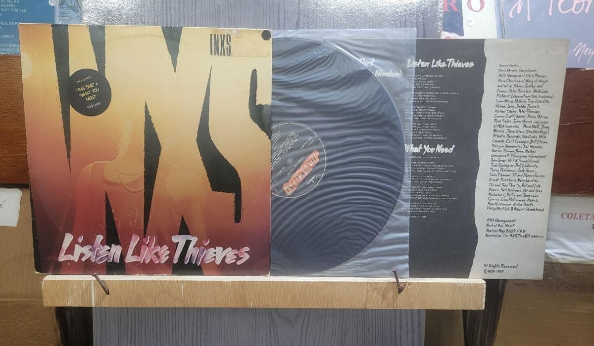 LP LISTEN LIKE THIEVES (NACIONAL) por INXS — capa do álbum