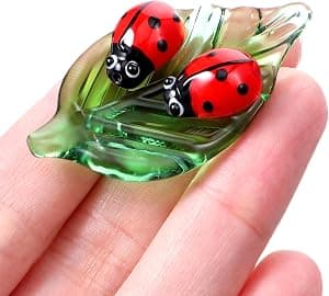 Mini Crystal Green Leaf Glass Ladybug, Mini Ladybug Decor Glass Ladybugs Figurine Hand-Blown Glasses Animal Figurines Gifts Colorful Insect Statue and Collectible Figurine for Room Ornament(Ladybug) por Artista não identificado — capa do álbum