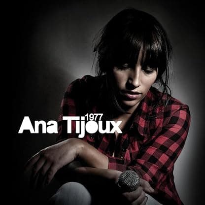 1977 [Disco de Vinil] por Ana Tijoux — capa do álbum