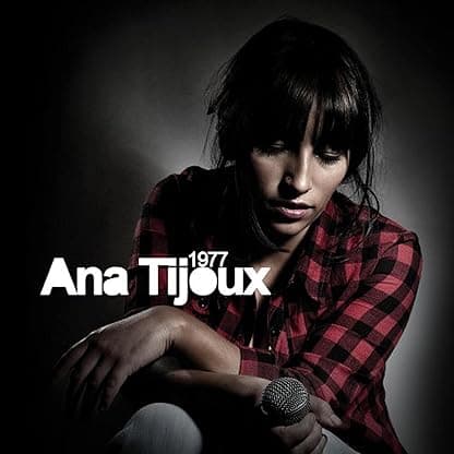 1977 [Disco de Vinil] por Ana Tijoux — capa do álbum