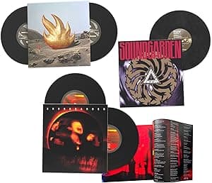 Chris Cornell Masterpieces Collection: Audioslave - Self-Titled / Soundgarden - Superunknown (w/ Deluxe Lyric Booklet) Soundgarden - Badmotorfinger por Chris Cornell — capa do álbum