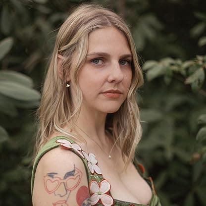 Ten Thousand Roses [Disco de Vinil] por Dori Freeman — capa do álbum