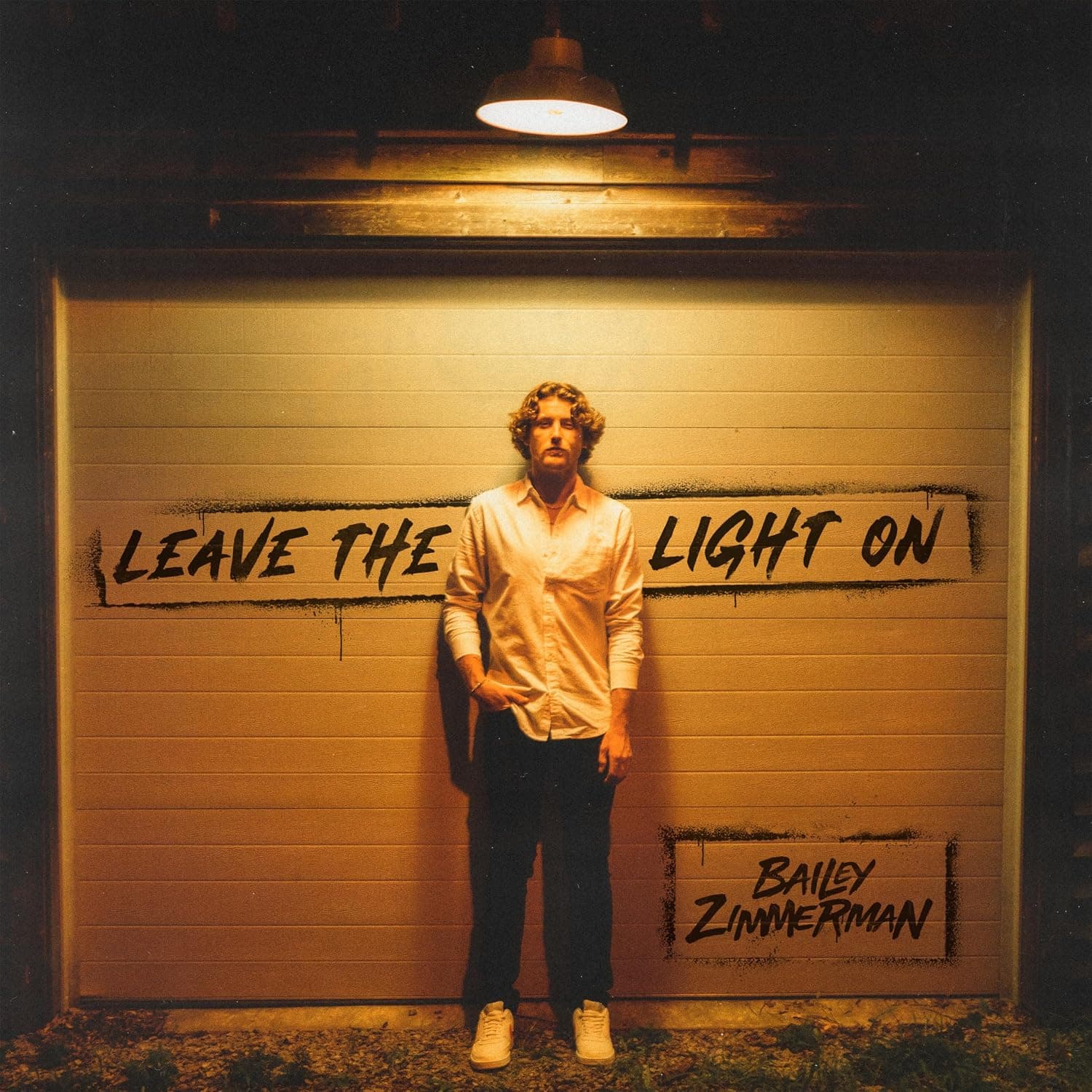 Leave The Light On por Bailey Zimmerman — capa do álbum