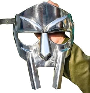 MF Doom Mask Mad-Villain Mild Steel Face Armour Medieval Forjada à Mão Máscara Tribute to MF Doom!, Prata, Tamanho Adulto por Artista não identificado — capa do álbum