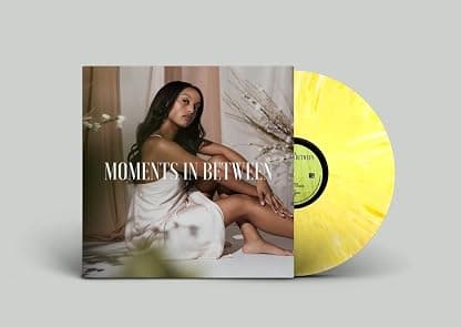 Moments In Between por Ruth B. — capa do álbum