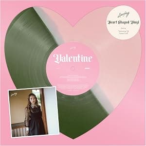 Laufey Valentine Heart-Shaped Strawberry Matcha Vinyl LP (Photo Card) por Laufey — capa do álbum