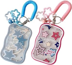2 peças de porta-cartões fotográficos criativos Lucky Stars porta-chaves - capa transparente para cartão de ônibus, identificação de estudante e exibição de fotos (vermelho rosa, azul) por Artista não identificado — capa do álbum