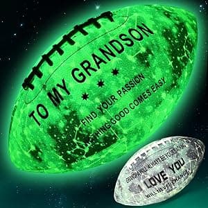 Presente para Grandson Glow in The Dark American Football por tamanho 9, 100% mais brilhante no escuro total com material fluorescente premium, perfeito para rúgbi noturno/futebol americano por Artista não identificado — capa do álbum