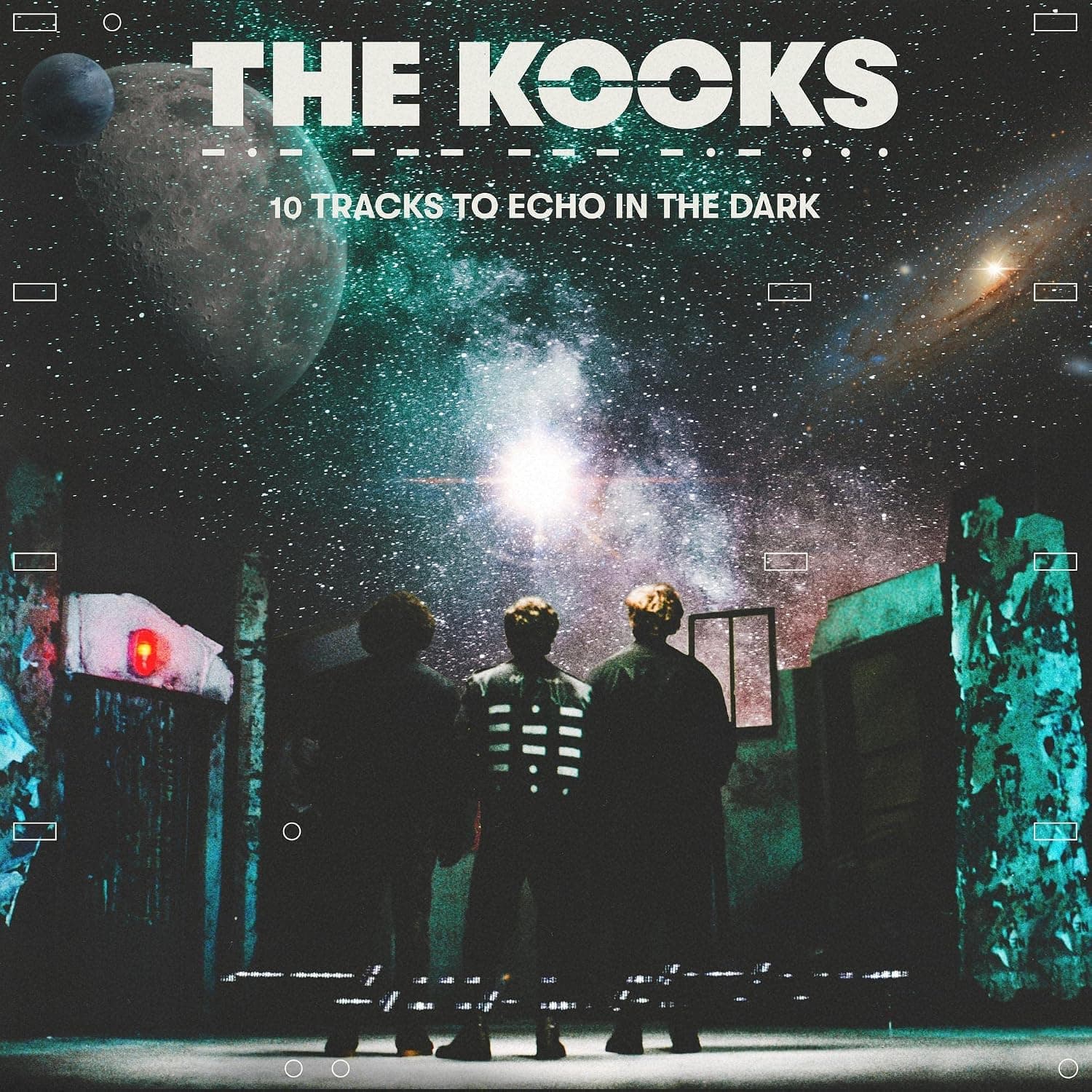 10 TRACKS TO ECHO IN THE DARK por The Kooks — capa do álbum